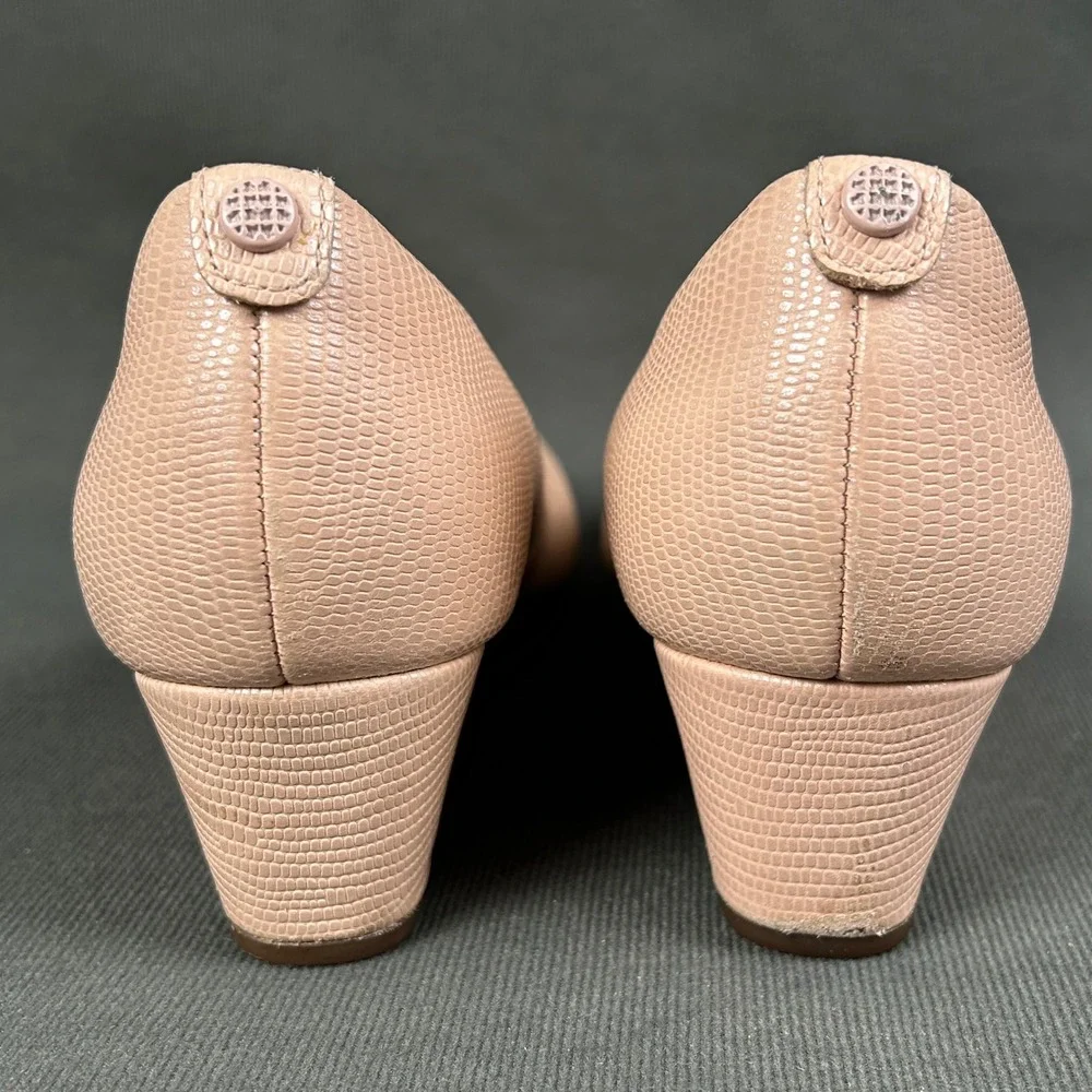 Clarks‎ Artisan Women 6.5 Blush Pink Snake Print Leather Wedge Pumps 20701